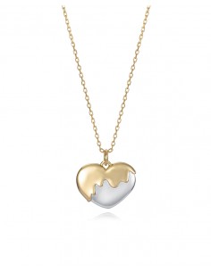 Este elegante collar de plata de ley, realzado con un fino baño de oro, es la máxima expresión del amor. Su colgante, un corazó