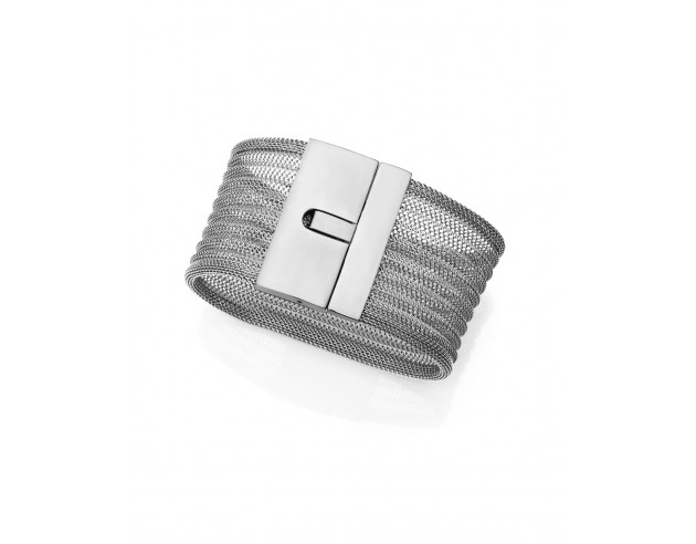Pulsera de mujer en acero tipo cuff con diseño en forma de esterilla. Su estilo único y textura intrincada la convierten en una