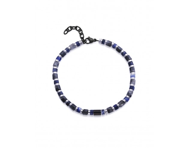 Aporta misterio y estilo con esta pulsera de hombre que combina la solidez del acero IP negro con la fuerza y autenticidad de l