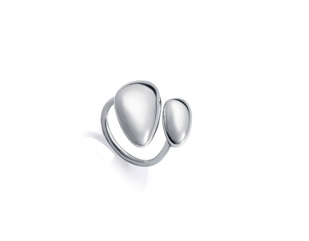Este anillo de mujer en acero de volumen abierto ofrece un diseño contemporáneo y llamativo que aporta una presencia única a tu