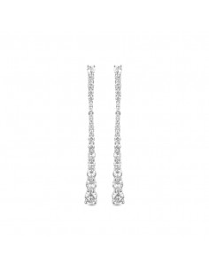Momentos para brillar combina a la perfección diseños que se resisten al paso del tiempo con joyas más innovadoras. Joyas elega