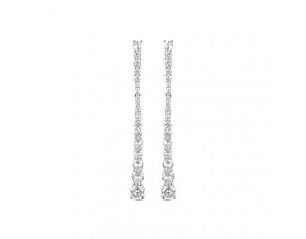 Momentos para brillar combina a la perfección diseños que se resisten al paso del tiempo con joyas más innovadoras. Joyas elega