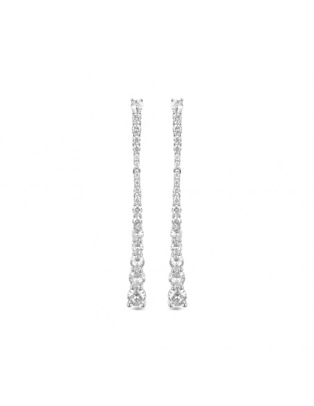 Momentos para brillar combina a la perfección diseños que se resisten al paso del tiempo con joyas más innovadoras. Joyas elega