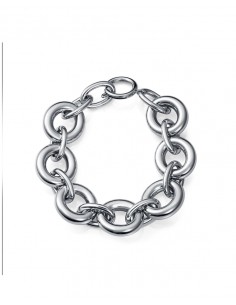 Una pulsera que destaca por su diseño clásico y sofisticado. Fabricada en acero, presenta eslabones que aportan un toque modern