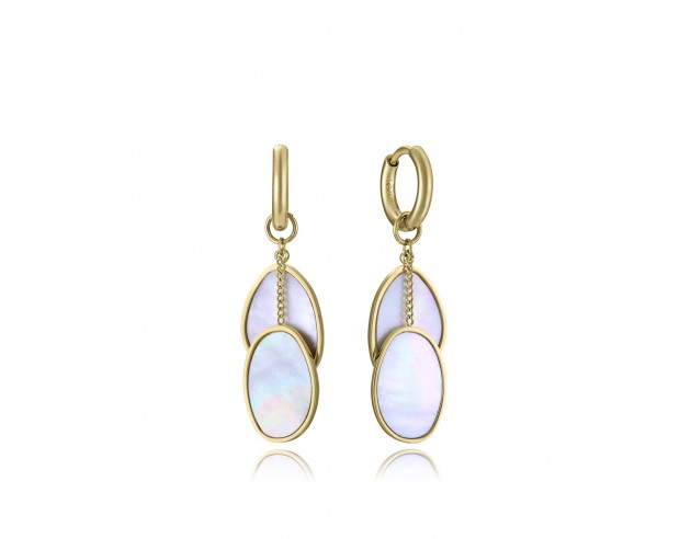 Pendientes que capturan la esencia de la elegancia natural en un diseño sofisticado. Fabricado en acero con un acabado IP dorad