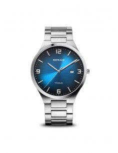 El Ultra Slim Link cuenta con fuertes correas de enlace de titanium.

Ultraleggera e ultra-elegante.

El cristal de zafiro 
