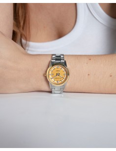 Reloj de mujer con una presencia refinada y actual, pensado para elevar cualquier look con un toque distintivo de la colección  2