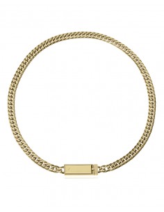 Collar de acero con acabado IP dorado y cadena de eslabones que realza el estilo con una presencia elegante y actual.